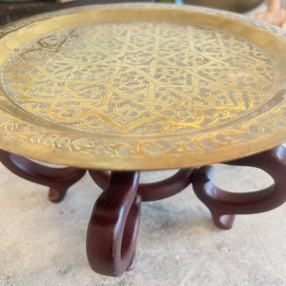 Small Table Top Vintage Boho Eclectic Decorative Carved Brass & Wood Stand / Tea - Picture 4 of 8